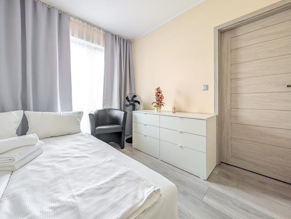 Bed, Living room, Photo of the whole room, Seating area, Bedroom, wardrobe