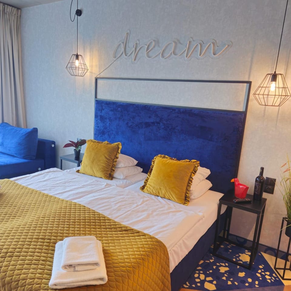 Bed, Photo of the whole room, Bedroom, pet friendly, pet friendly, towels