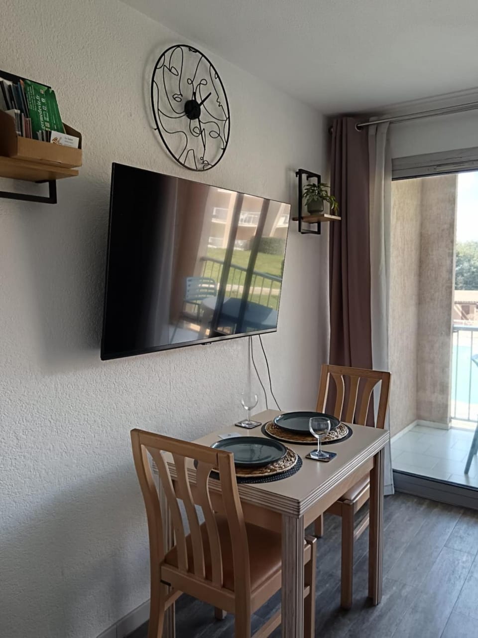 TV and multimedia, Dining area