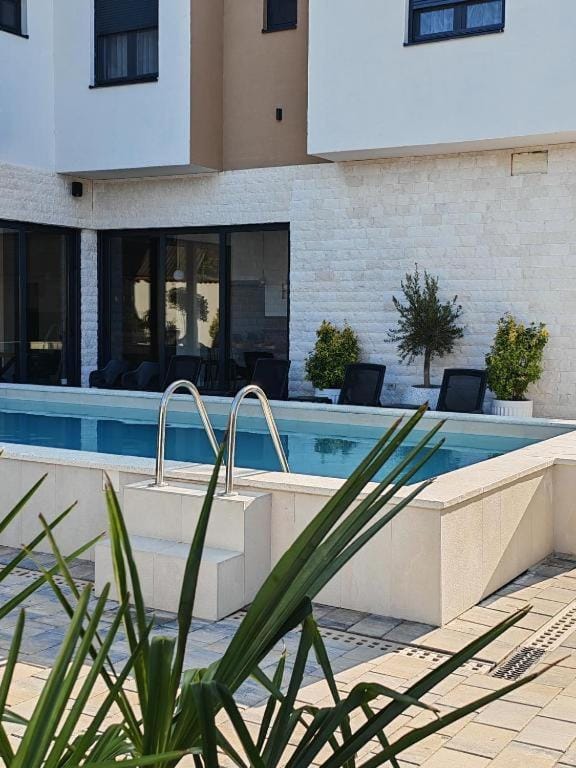 Property building, Day, Pool view, Swimming pool