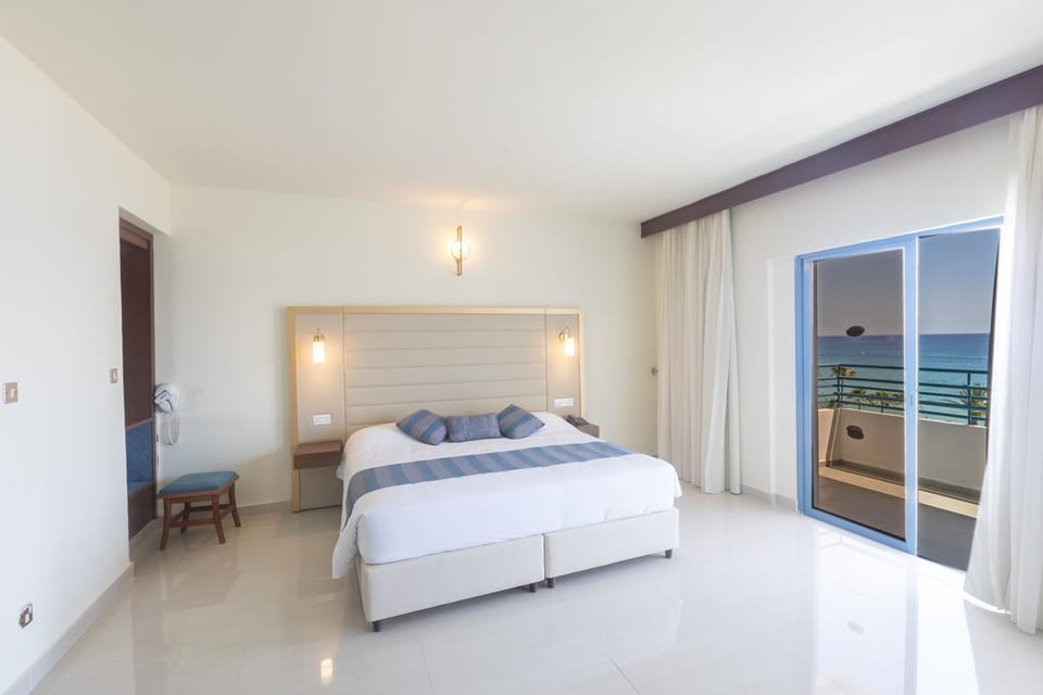 Bed, Photo of the whole room, Bedroom, Sea view
