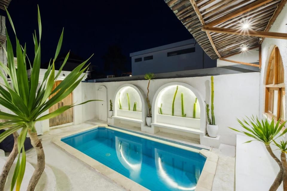 Boho-Chic Canggu 3 BR Pool Villa - Great Location Villa in North Kuta
