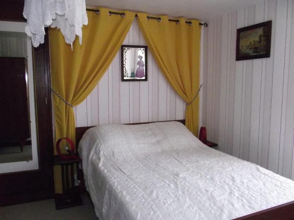 Maison typique dans petit village House in Nouvelle-Aquitaine