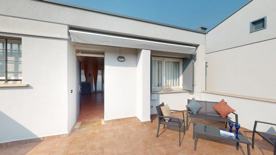 Property building, Facade/entrance, Off site