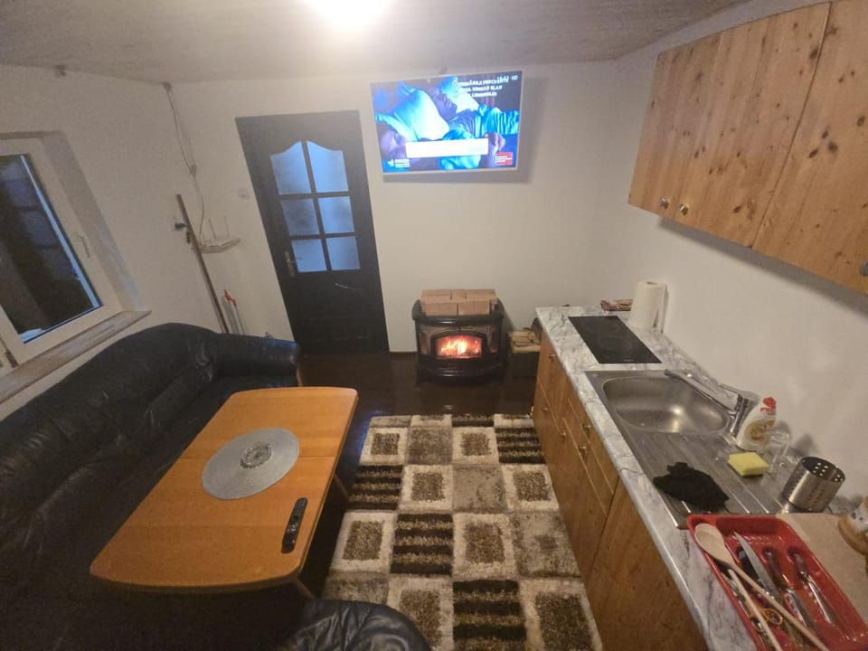 Kitchen or kitchenette, Seating area, Dining area, stove