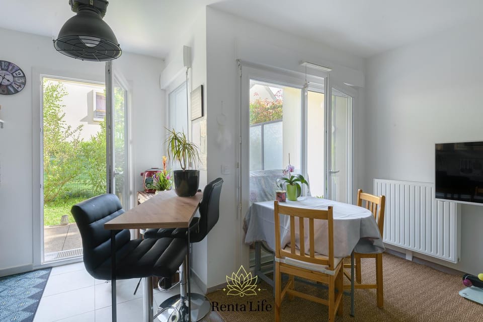 Living room, Dining area