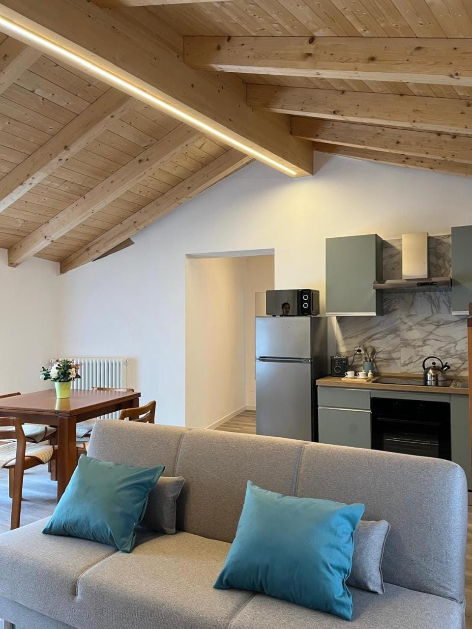Kitchen or kitchenette, Living room, Dining area, oven, stove