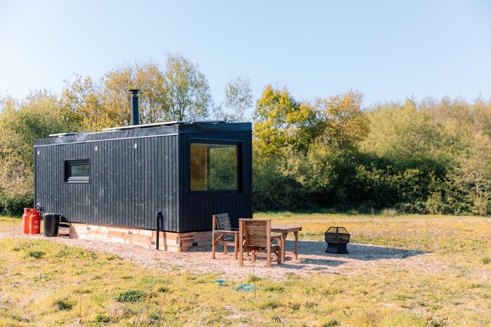 Romantic Offgrid Tiny Home Ft Beachy Head Hike Apartment in Wealden District