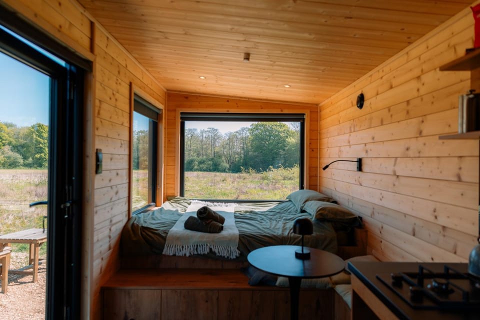 Romantic Offgrid Tiny Home Ft Beachy Head Hike Apartment in Wealden District