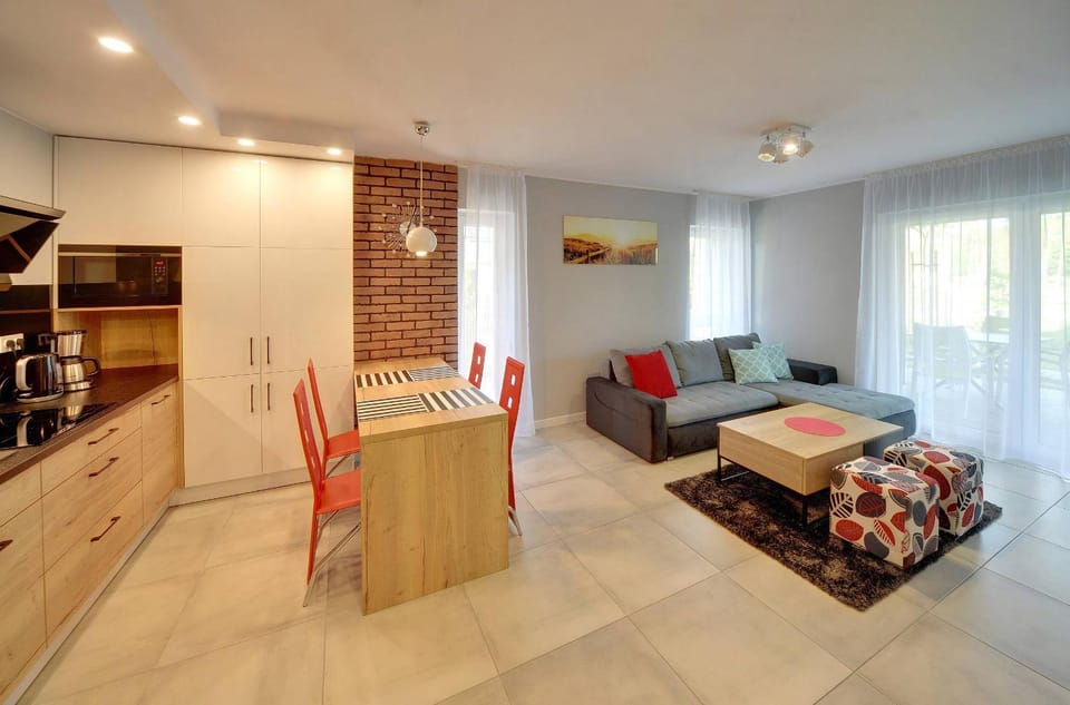 TV and multimedia, Kitchen or kitchenette, Living room, Seating area