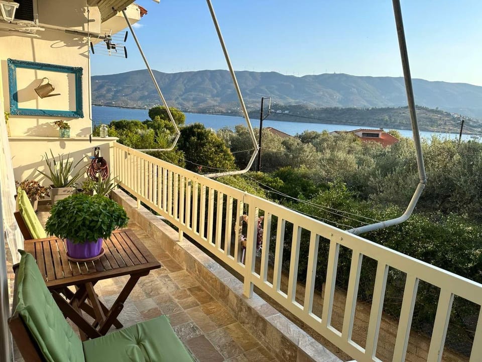 Property building, View (from property/room), Balcony/Terrace, Sea view
