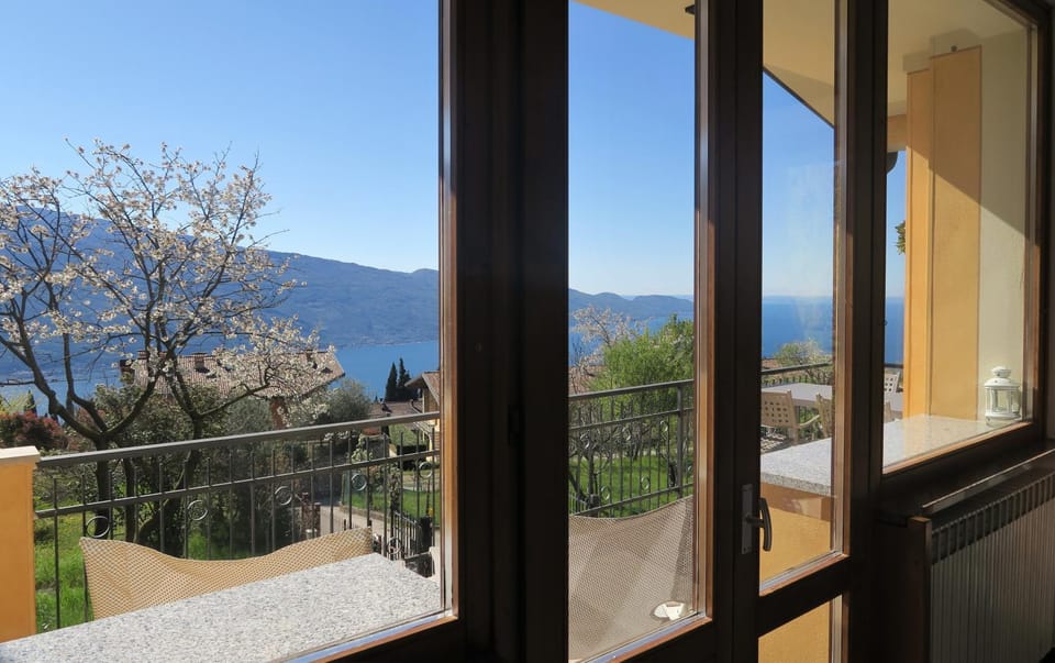 Day, Natural landscape, View (from property/room), Balcony/Terrace, City view, Garden view, Lake view, Lake view, Mountain view, Mountain view, Street view, Quiet street view