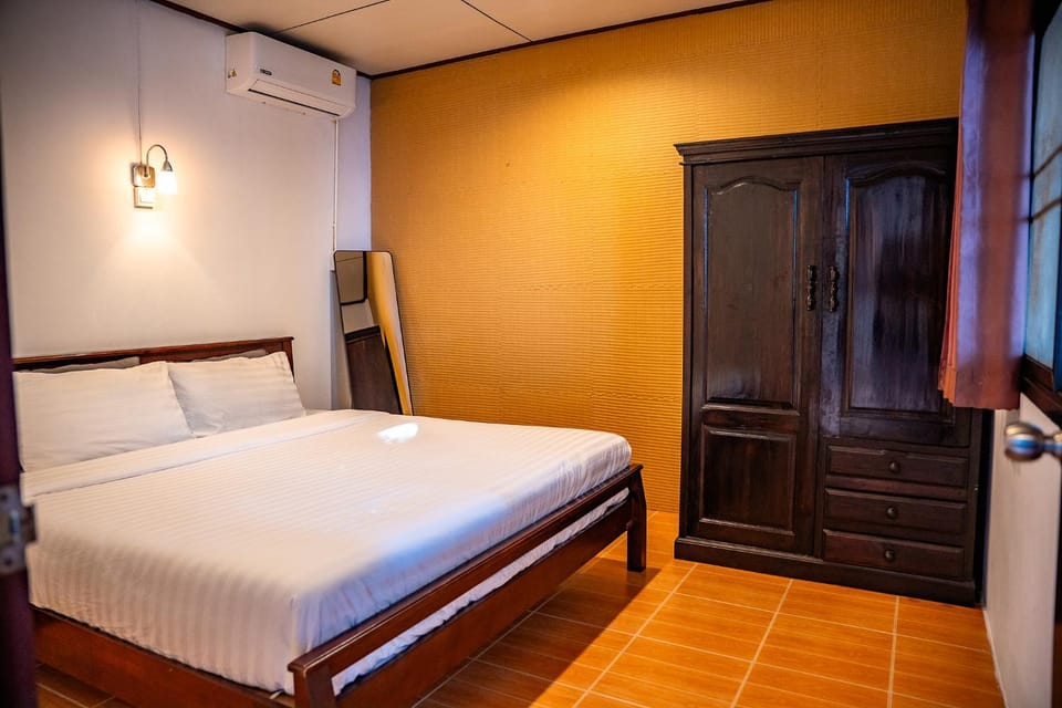 Bed, Photo of the whole room, Bedroom, wardrobe, air conditioner