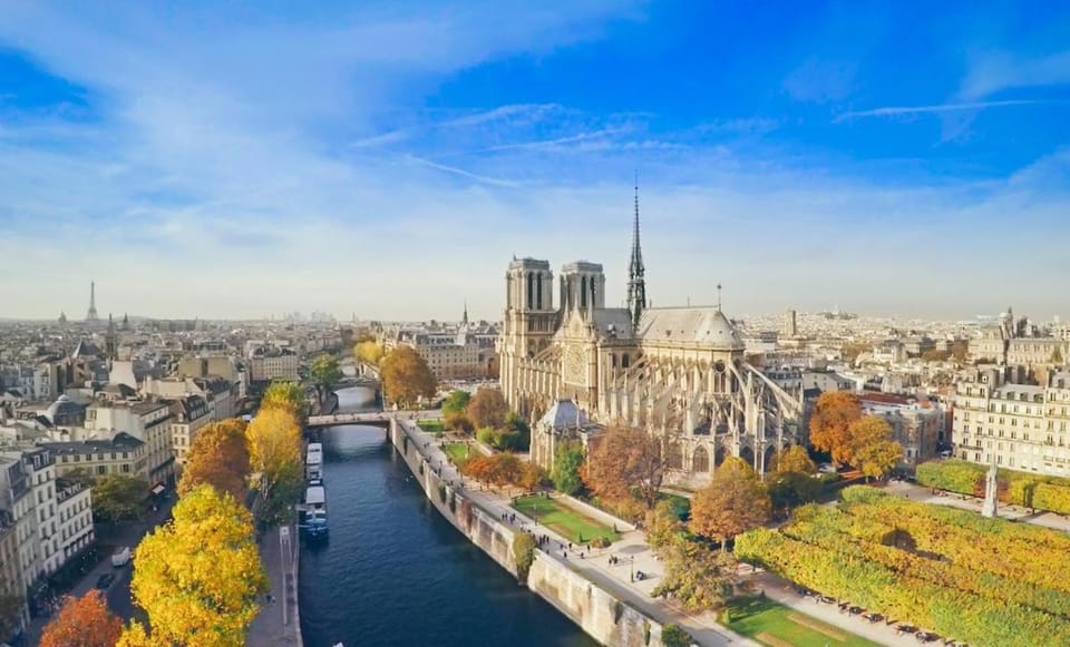 Mini loft in Notre Dame district, Île Saint-Louis, Paris Apartment in Paris