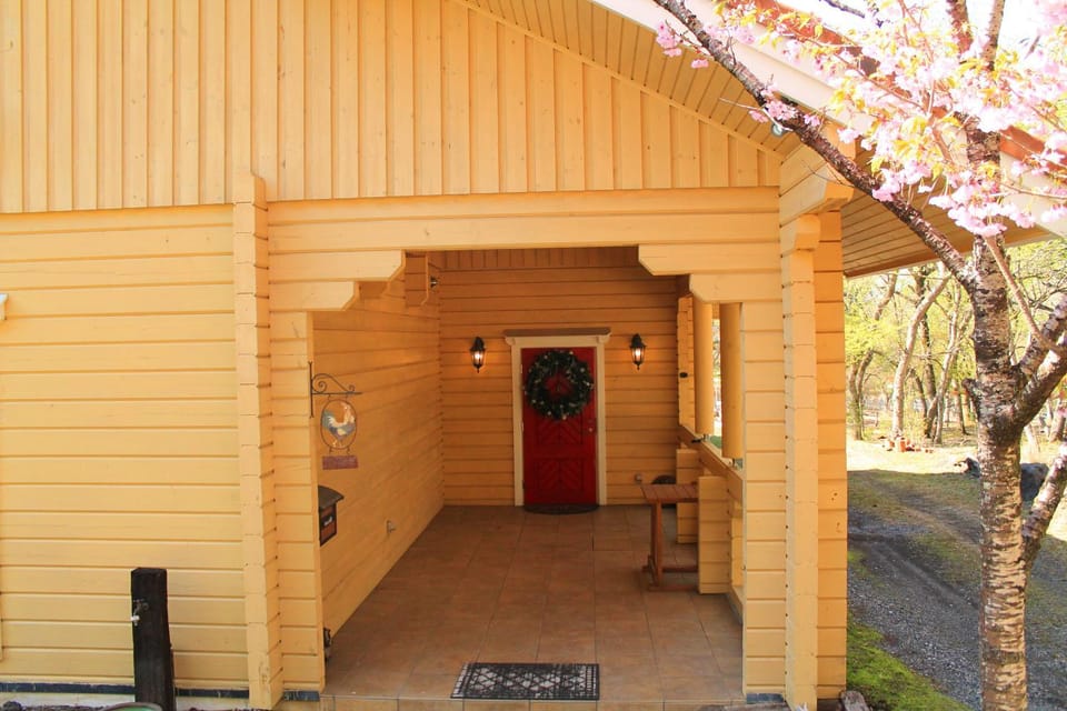 Property building, Facade/entrance, Day
