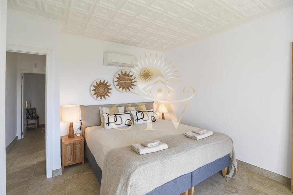Bed, Bedroom, Family