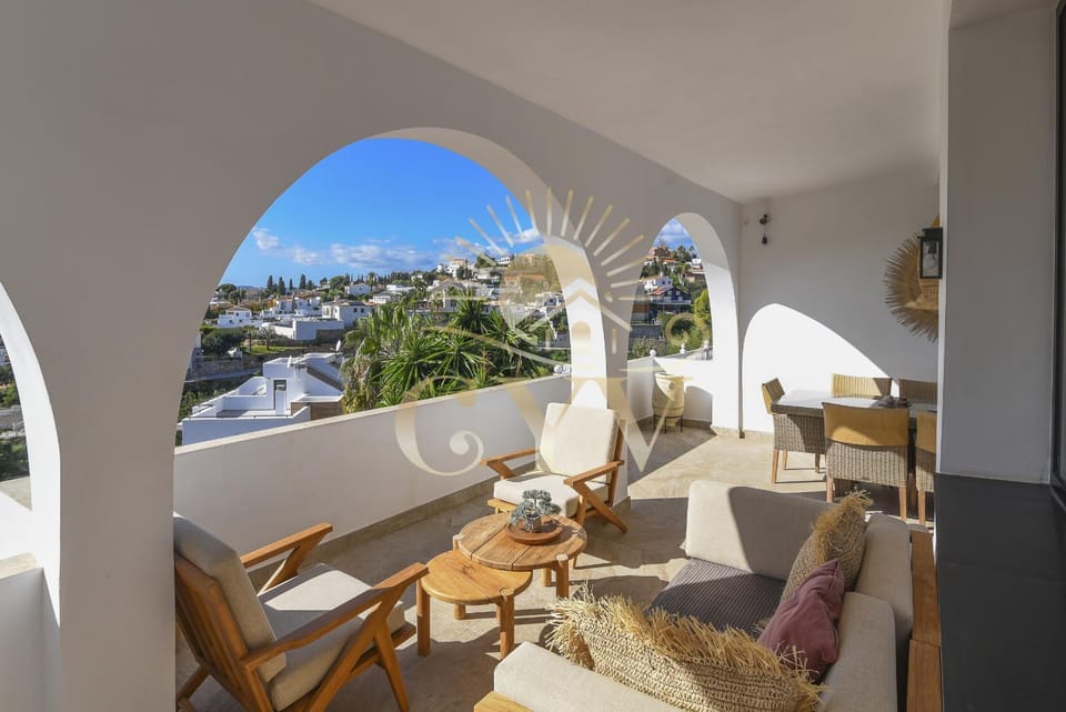View (from property/room), Balcony/Terrace, Seating area, Entertainment, Meals, Drinks, Sunrise, Sunset, Family