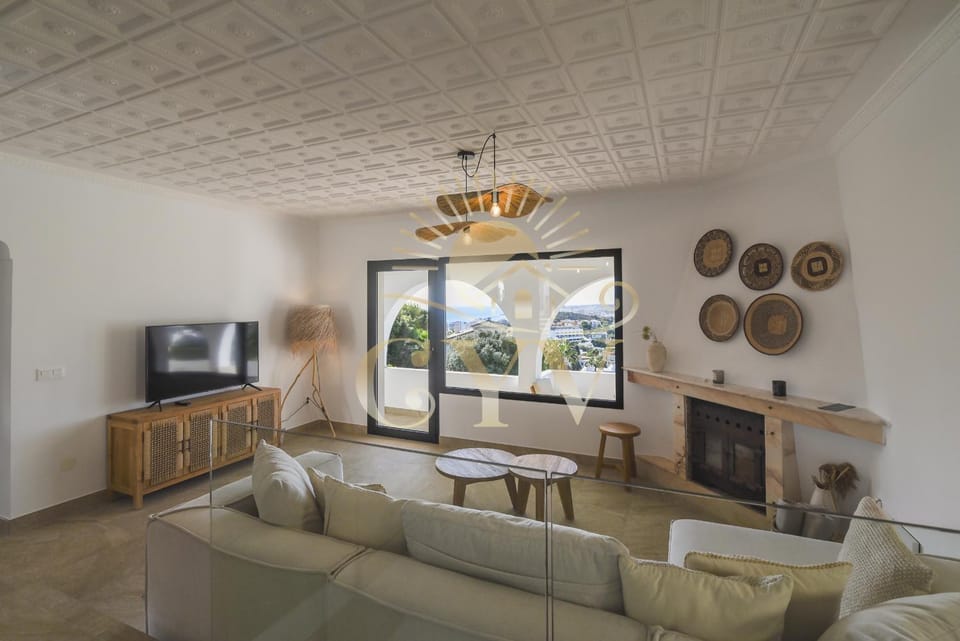 Communal lounge/ TV room, TV and multimedia, Living room, Photo of the whole room, Seating area, Evening entertainment, Alcoholic drinks, Family