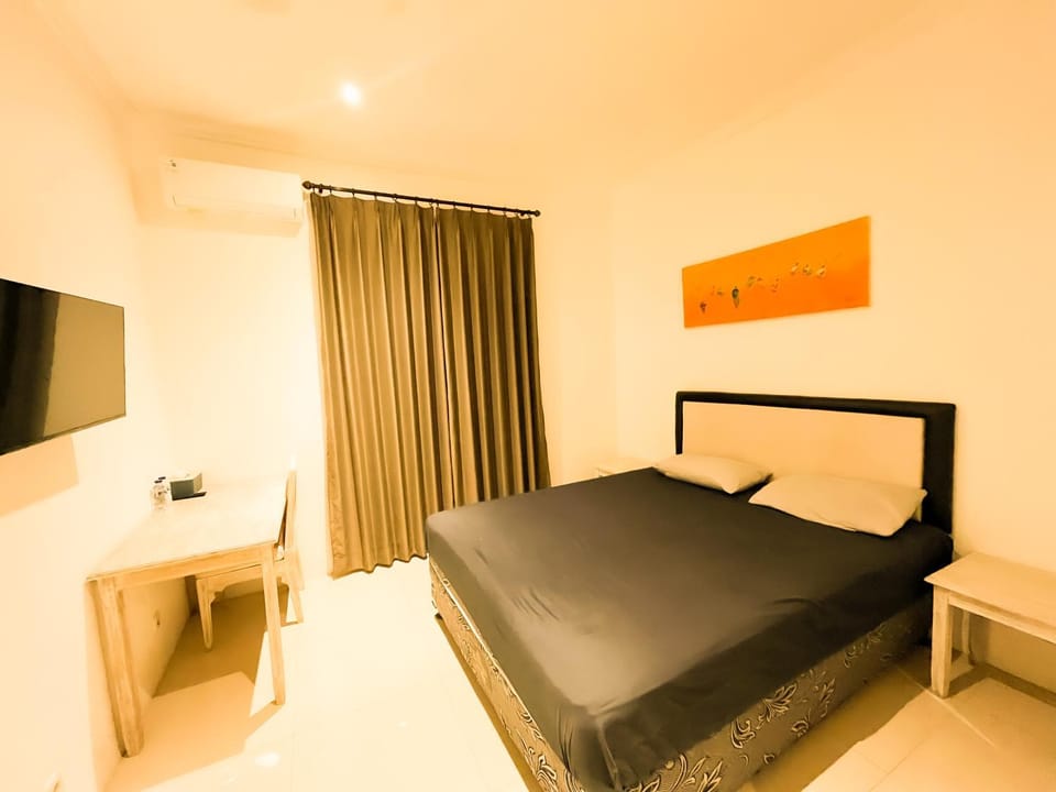Bed, TV and multimedia, Photo of the whole room, Bedroom