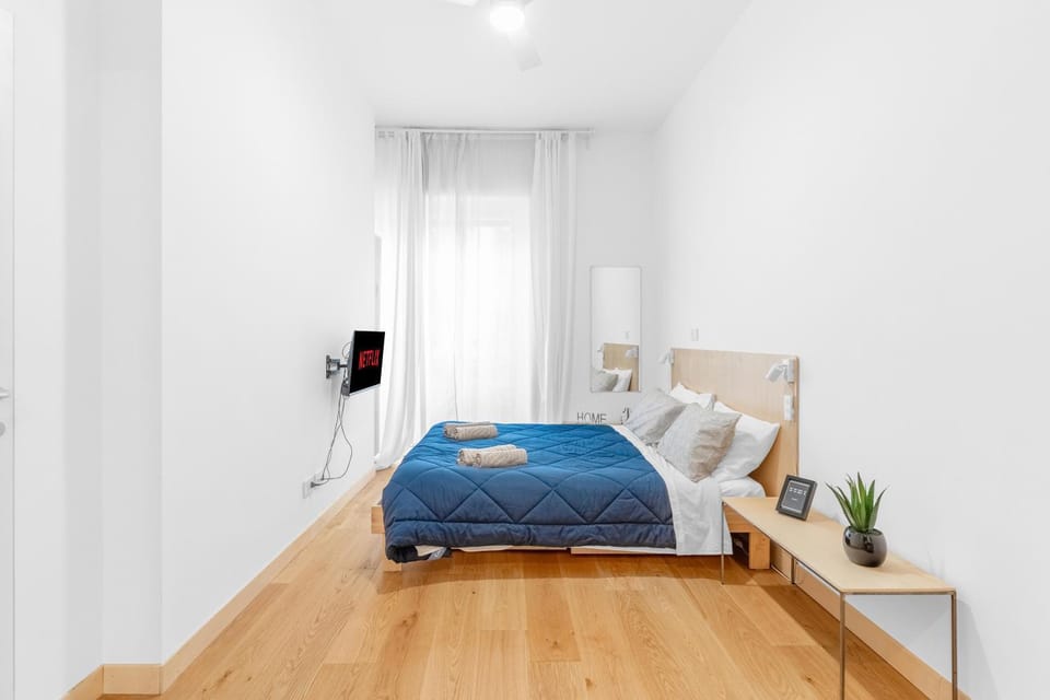 Bed, Photo of the whole room, Bedroom