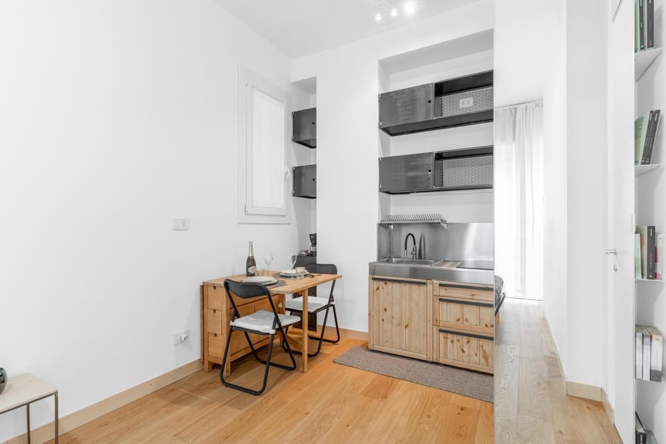 Kitchen or kitchenette, Dining area, dishwasher, stove