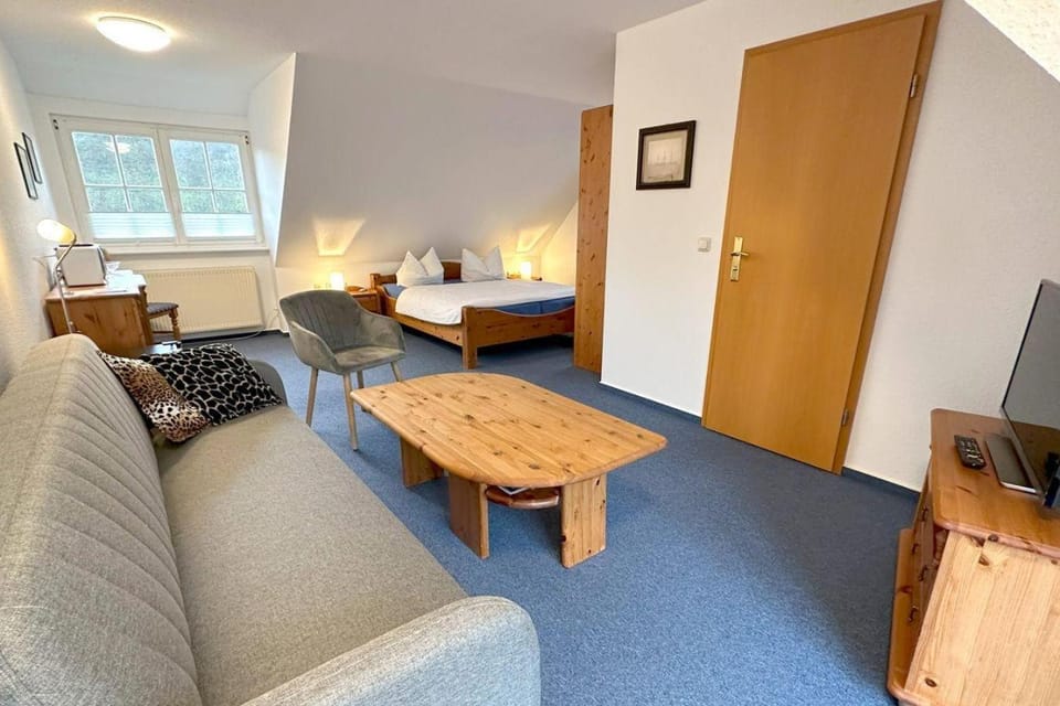 Haus-Kleist-Zimmer-4 Bed and Breakfast in Prerow