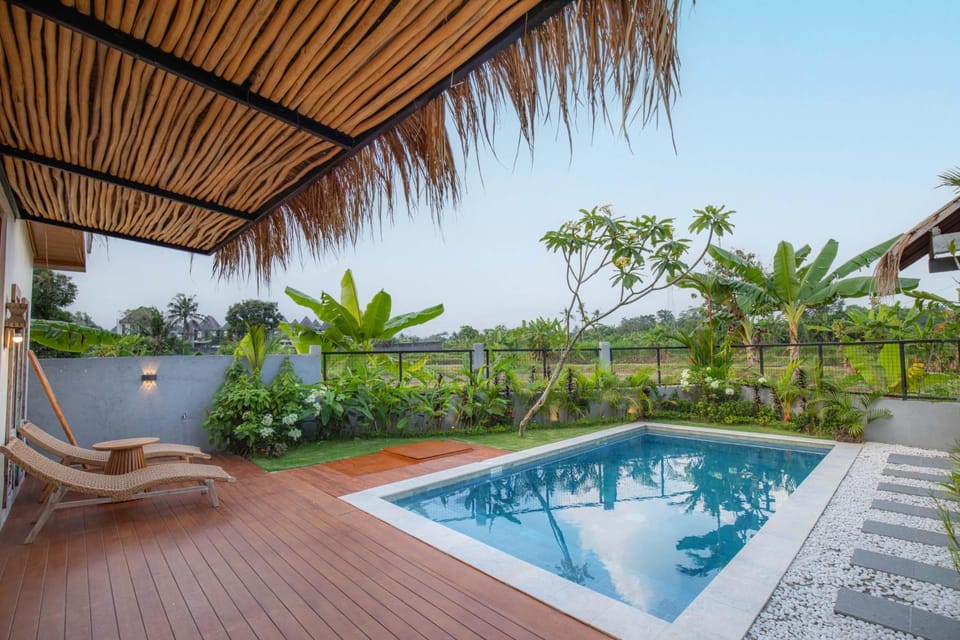 Property building, Swimming pool