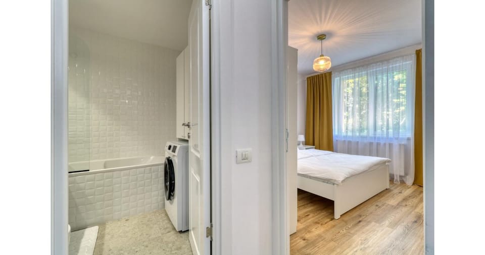 Bed, Bathroom, Bedroom