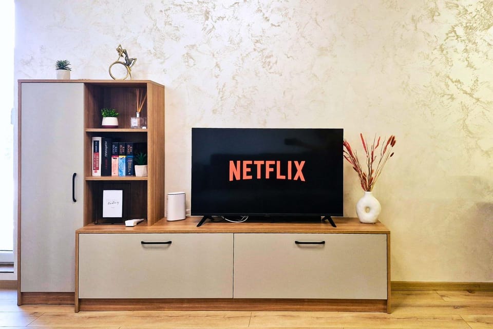 TV and multimedia, Living room, Evening entertainment