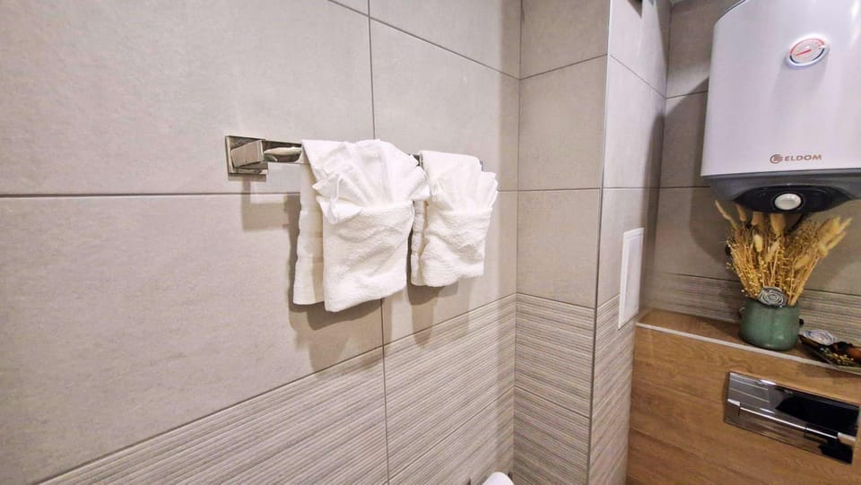 Bathroom, towels
