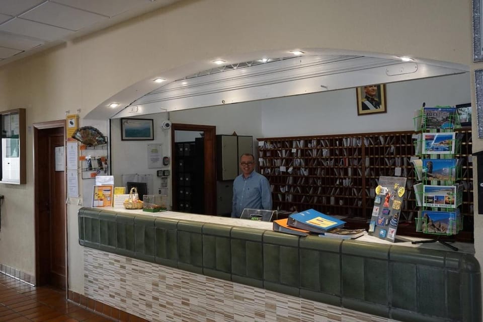 Modern Studio FREE WIFI Heated Pool Apartment in Los Cristianos