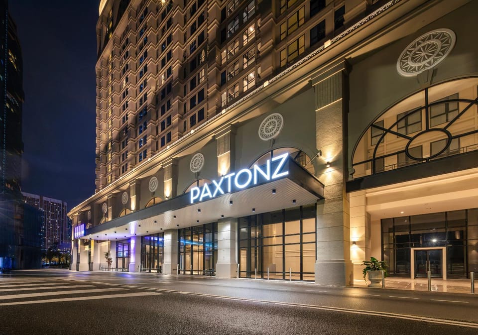 Facade/entrance, Night