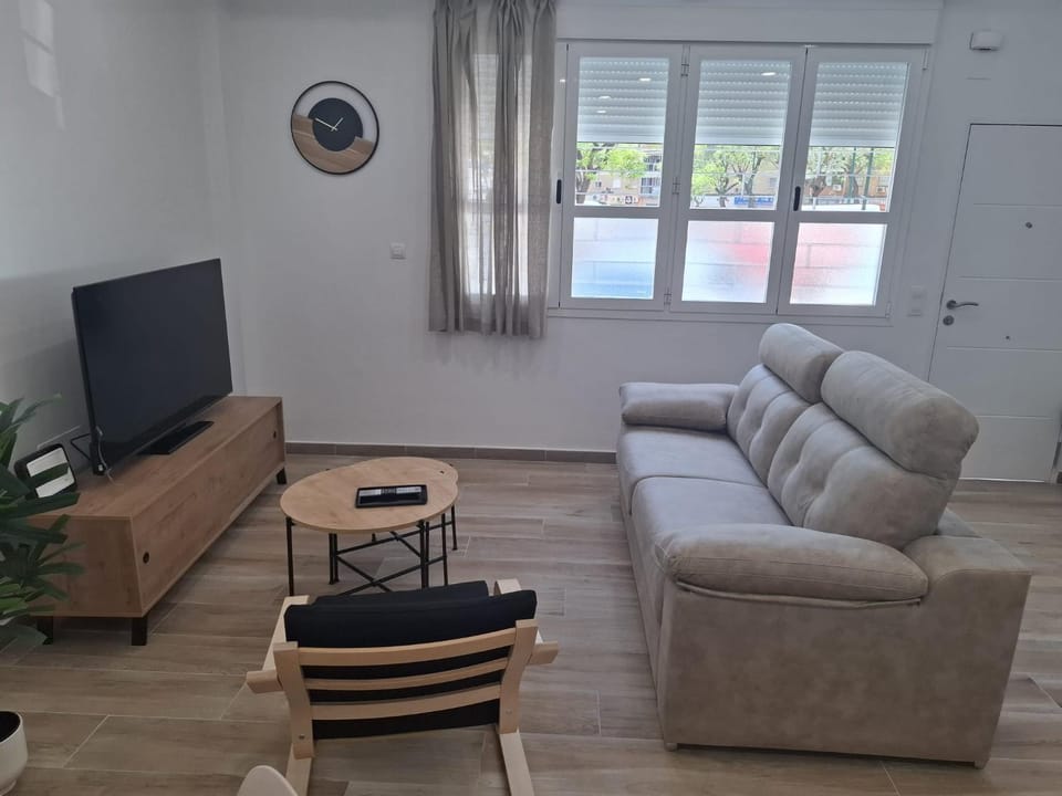 Communal lounge/ TV room, TV and multimedia, Living room, Seating area, Evening entertainment