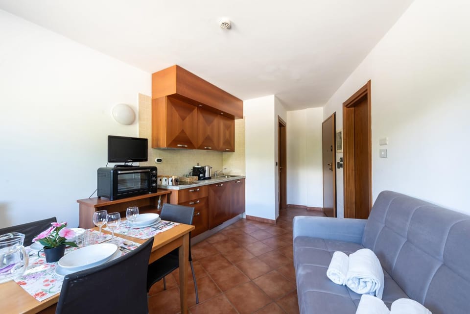TV and multimedia, Kitchen or kitchenette, Living room, Seating area, Dining area, oven, pet friendly, stove
