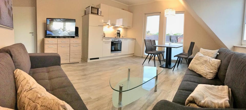 TV and multimedia, Kitchen or kitchenette, Living room, Dining area