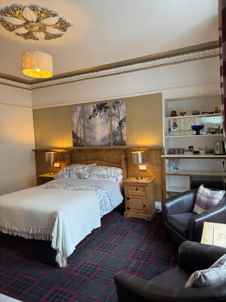 Bed, Seating area, Bedroom