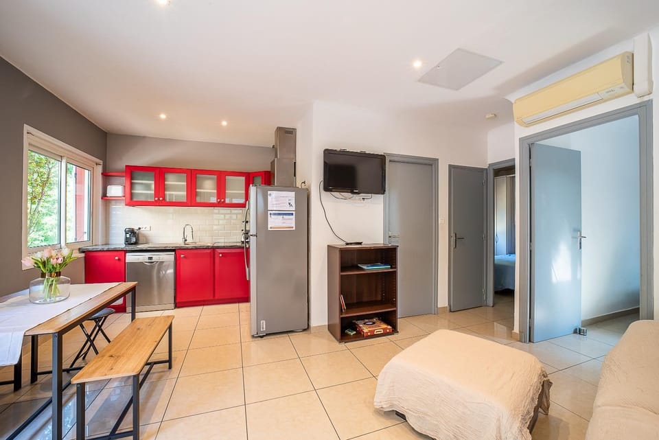Kitchen or kitchenette, Living room