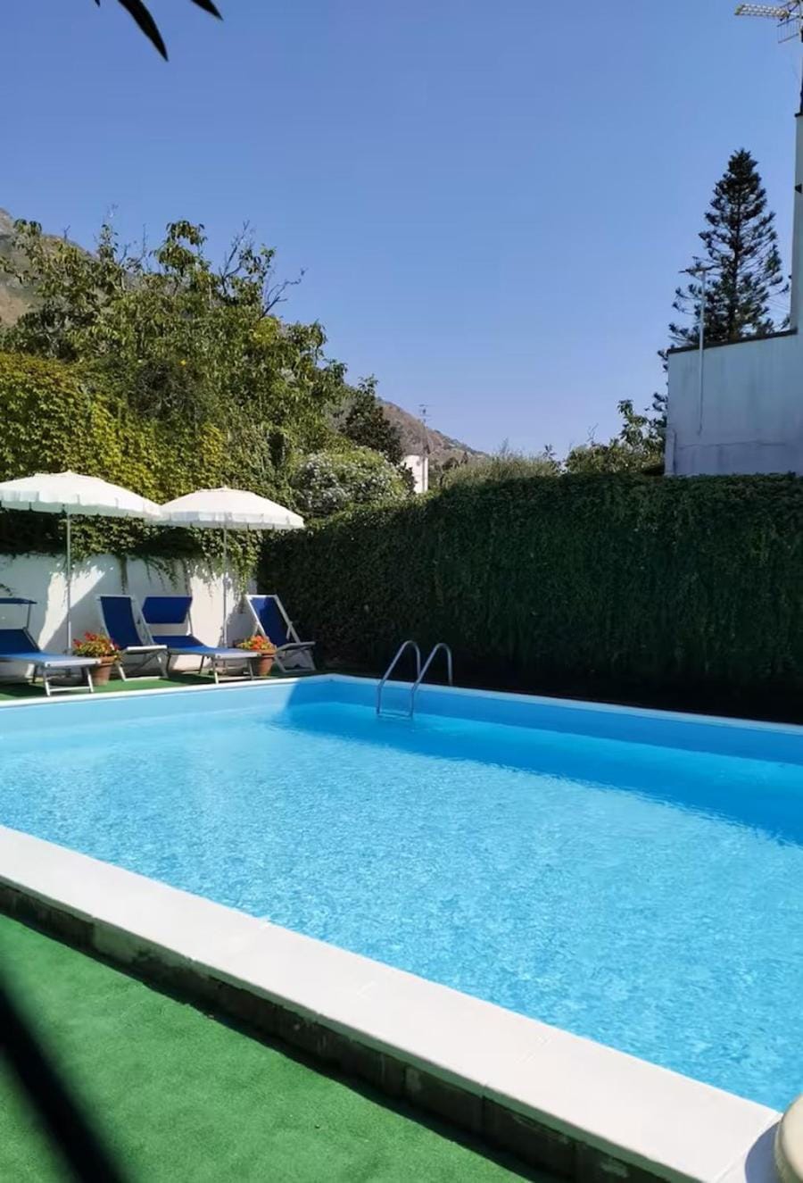 Swimming pool, sunbed, sunbed