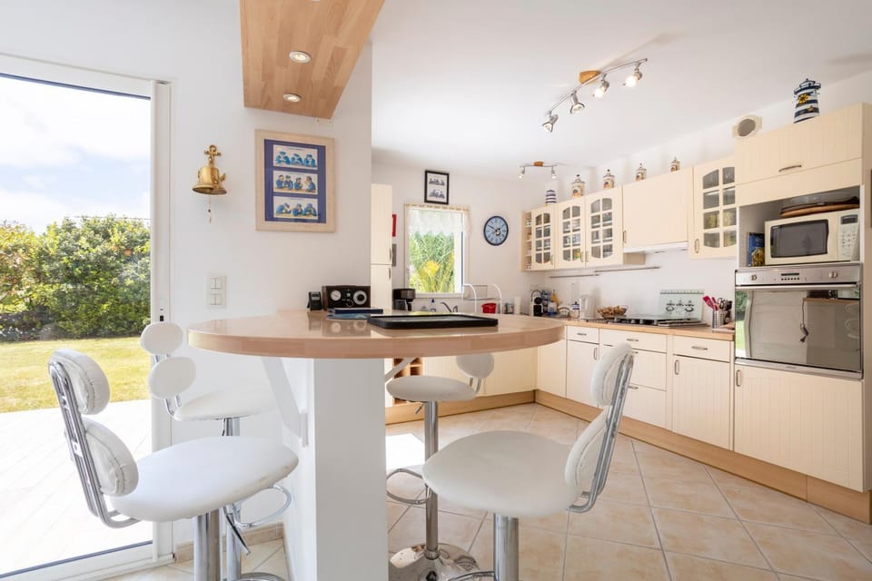 Property building, Kitchen or kitchenette, Living room