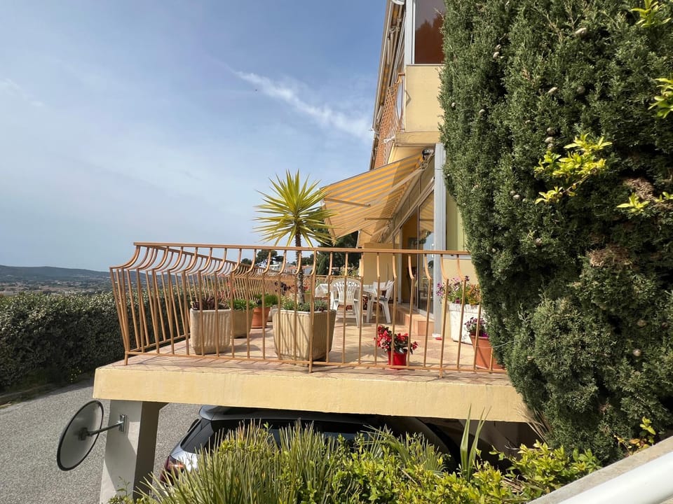 Appartement avec superbe terrasse pour 4 personnes Apartment in Le Lavandou