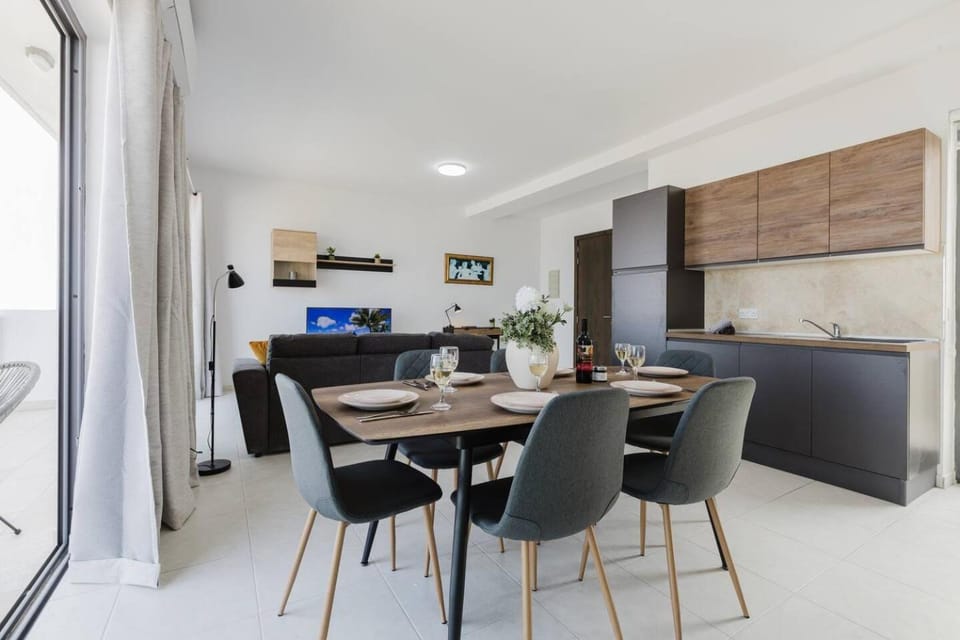 Crescent View PH - MLH city escape by Homely! Apartment in Malta