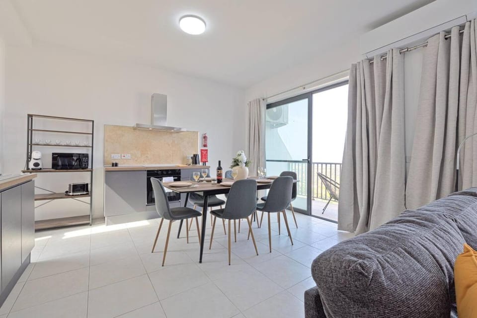 Crescent View PH - MLH city escape by Homely! Apartment in Malta