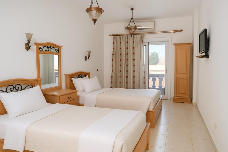 Bed, TV and multimedia, Photo of the whole room, Bedroom, air conditioner