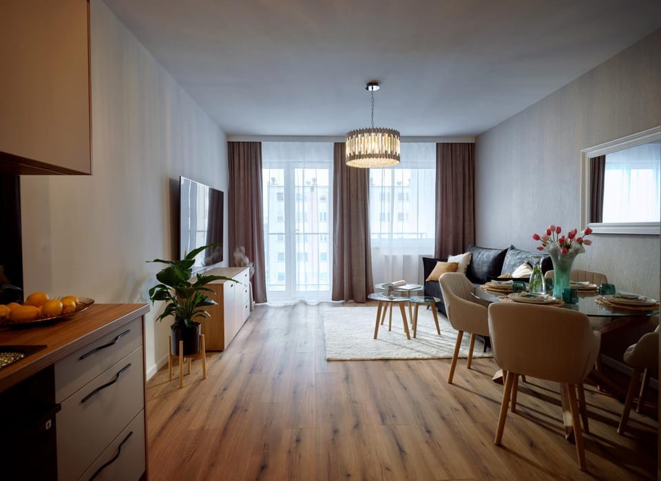 TV and multimedia, Living room, Seating area, Dining area