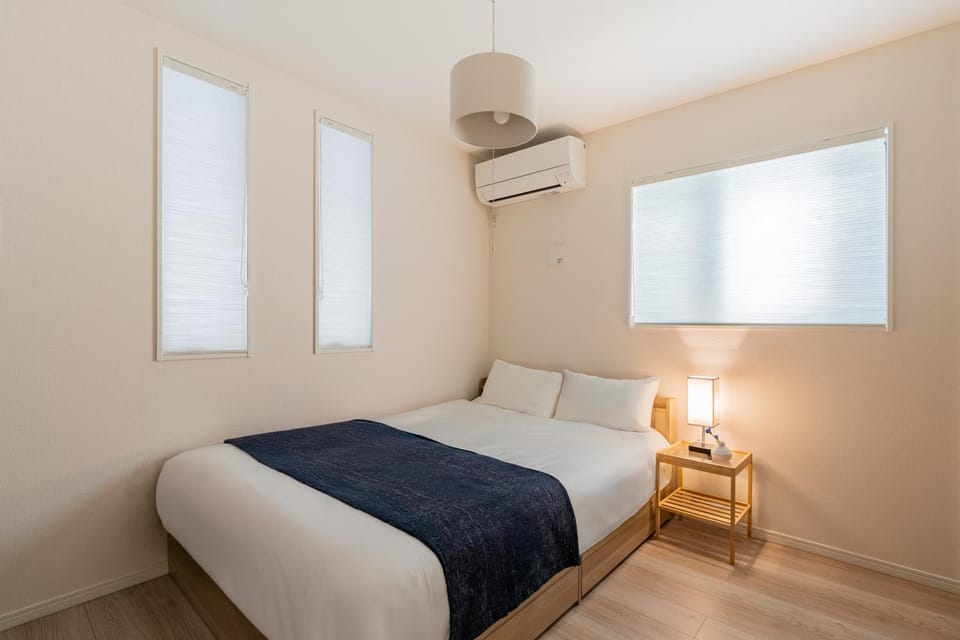 Bed, Photo of the whole room, Bedroom, air conditioner
