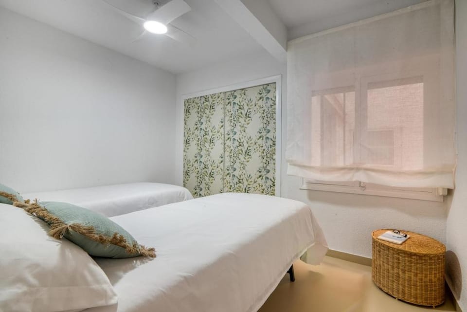 Oasis Apt, 5min Beach, In City Center, Terrace Apartment in Villajoyosa