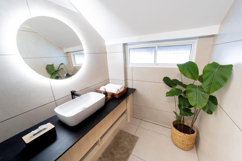 Bathroom, towels