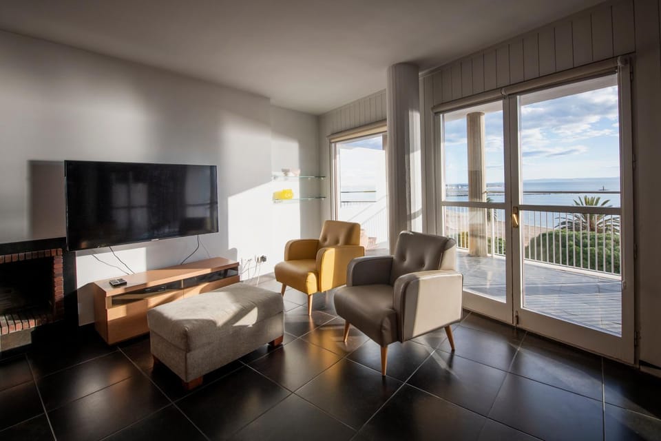 Living room, Dining area, Sea view