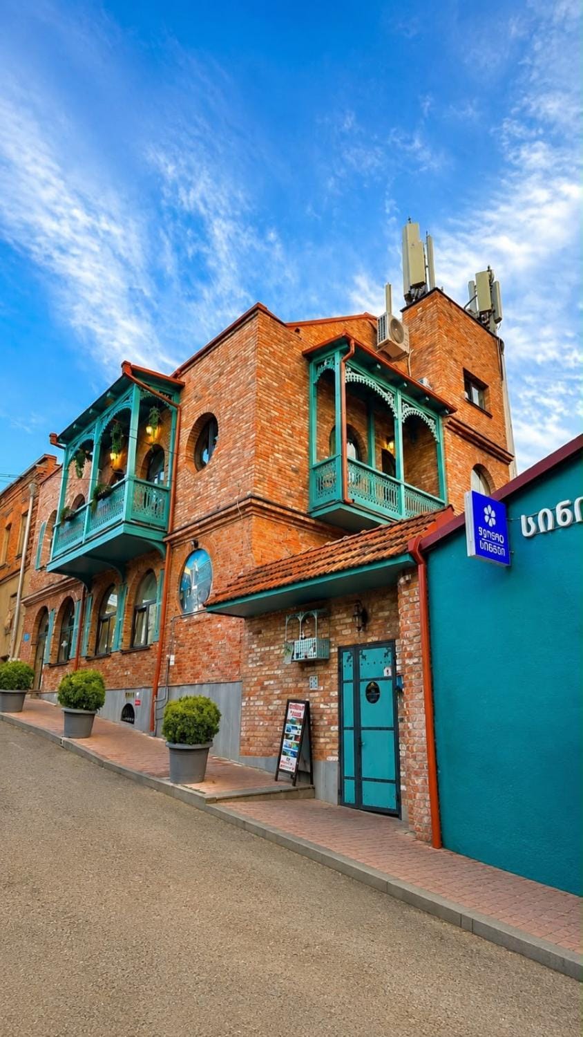 Property building, Day