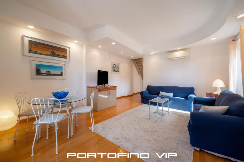 Communal lounge/ TV room, TV and multimedia, Living room, Seating area